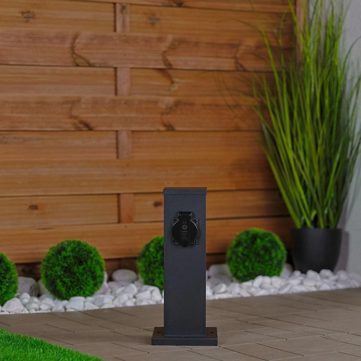 Außenpfahl mit Steckdose – Stehend – 230V – 22 cm – 2x geerdete Außensteckdose