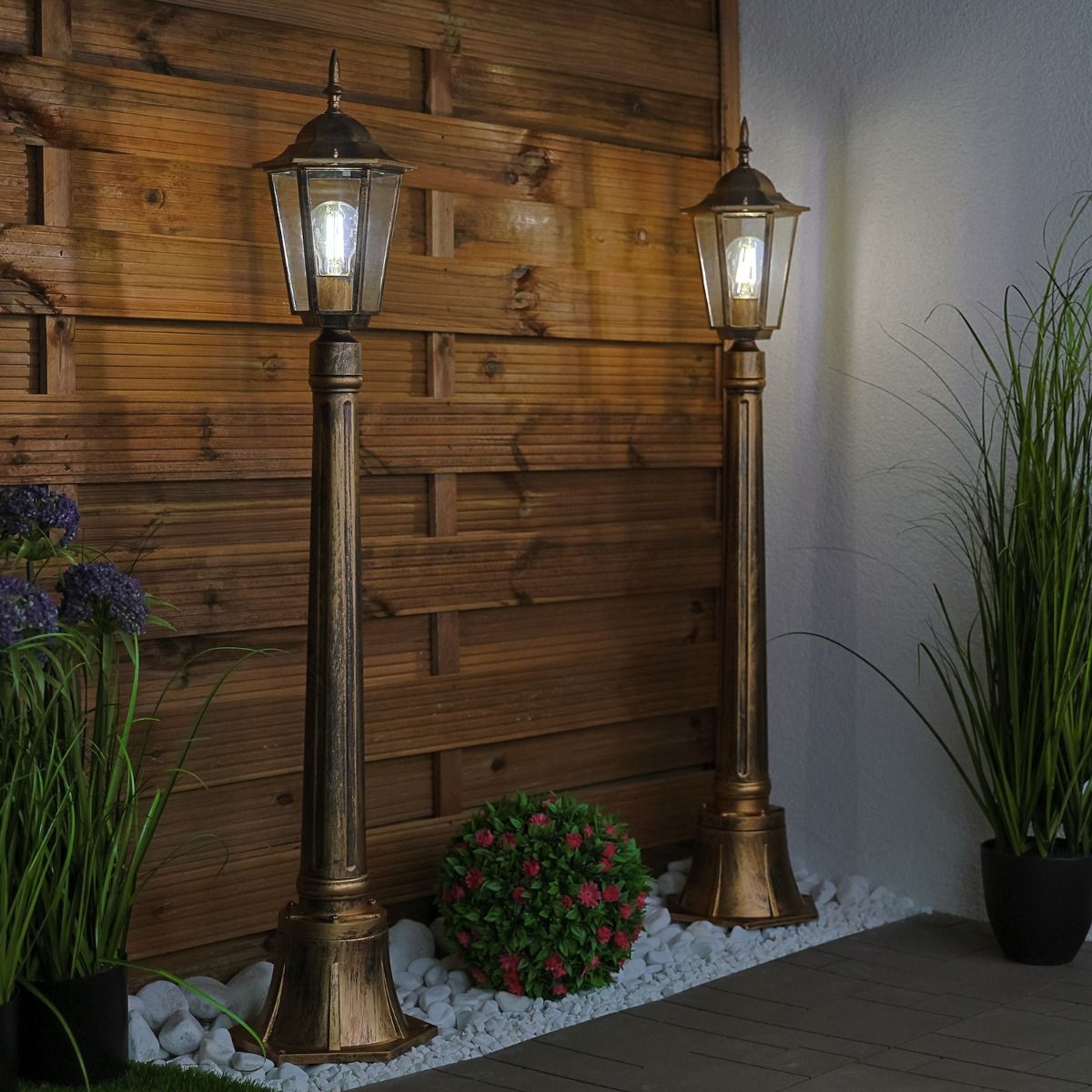 Gartenleuchte – Niedrige Außenlaterne auf Pfahl – 1 m hoch – E27 – Patina