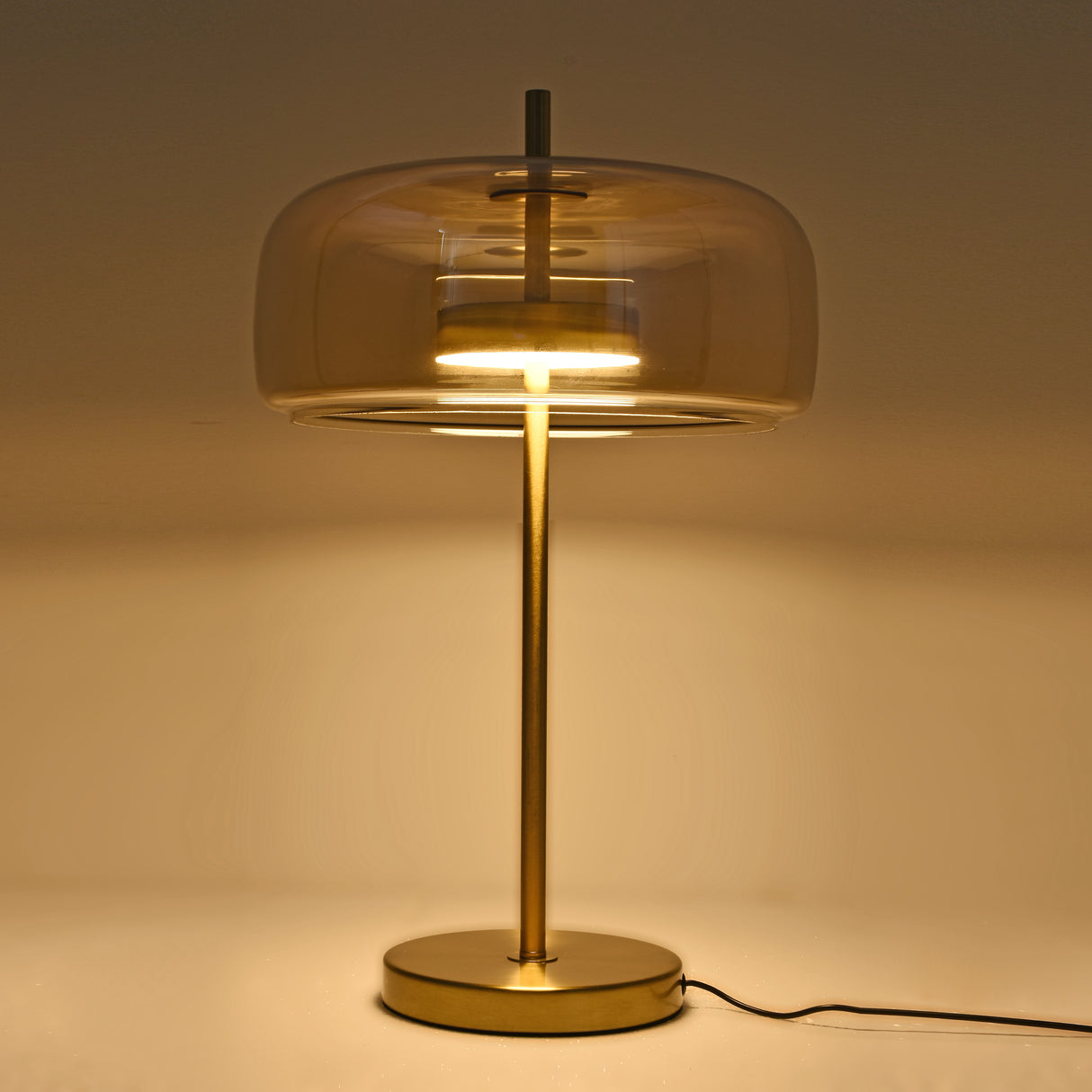 Tischlampe Lune – Messing mit Amberglas – Integrierte Lichtquelle