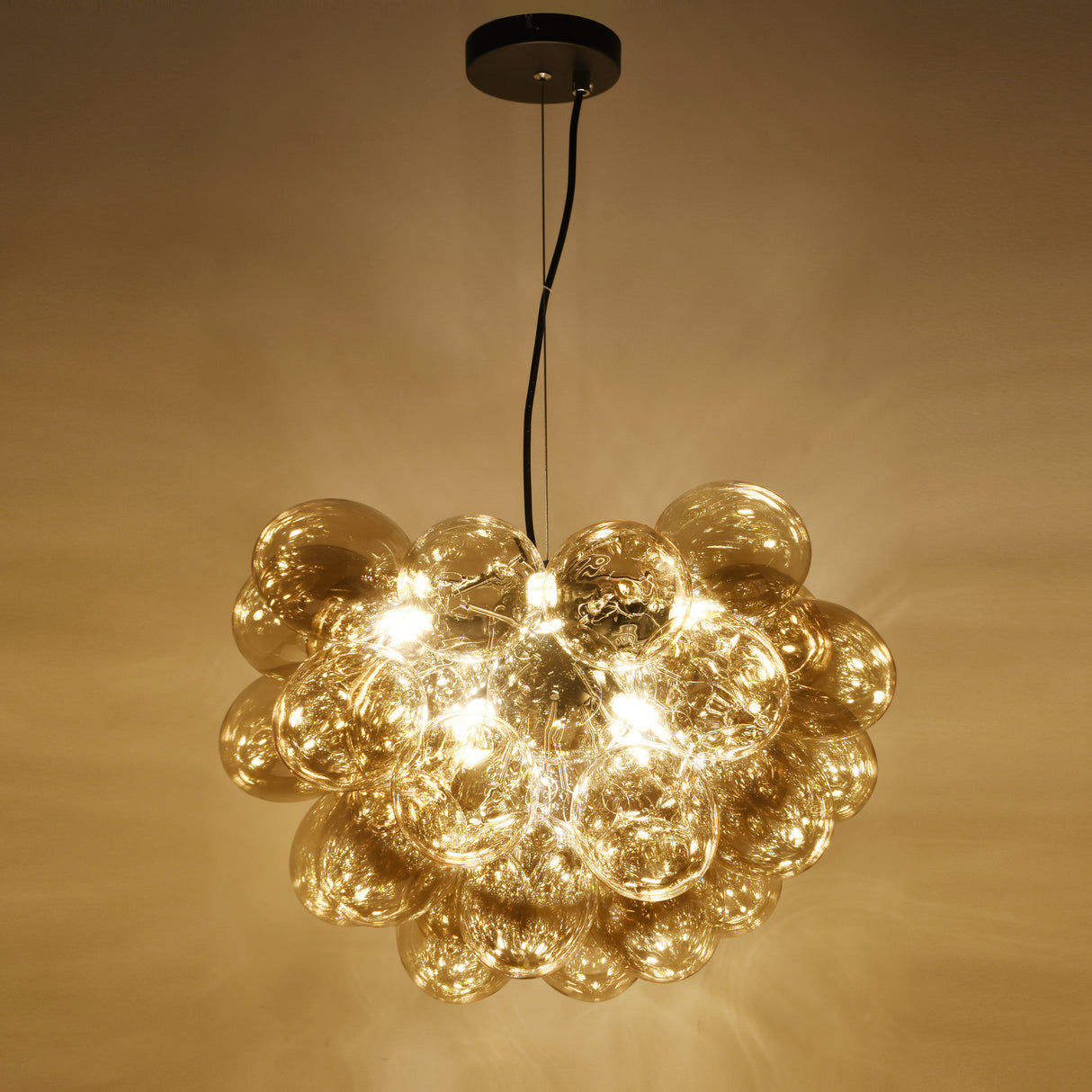 Hängelampe Grape – Moderne Amberglas-Lampe