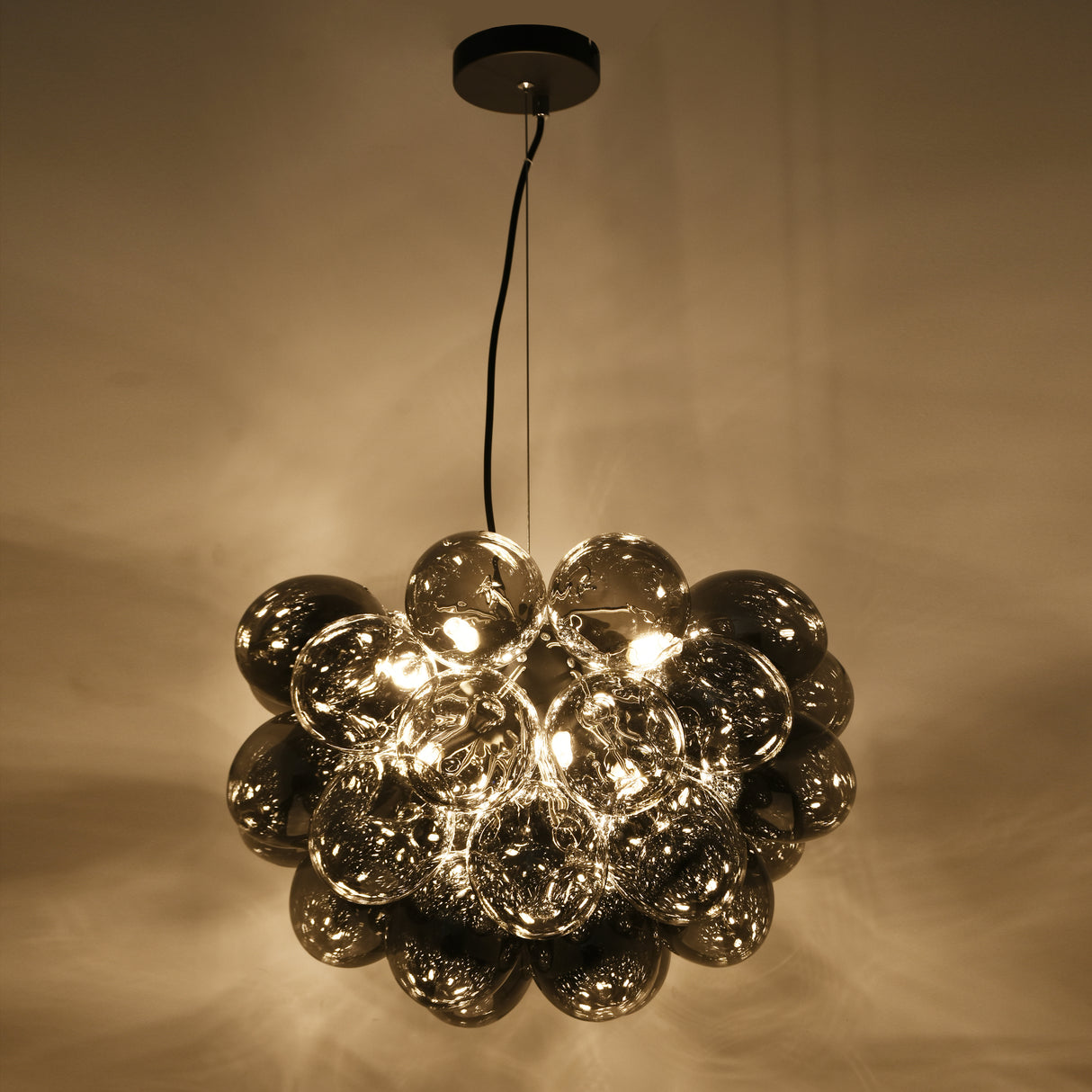 Hängeleuchte Grape – Schwarz mit Rauchglas