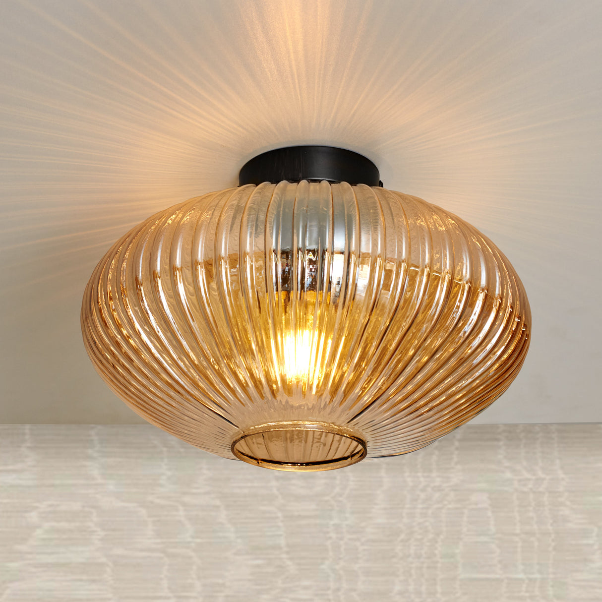 Design-Deckenleuchte rund mit Bernsteinglas