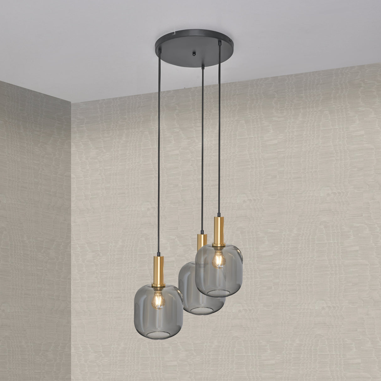 Hanglamp Zwart met Messing en Smoke Glas – 3-Lichts - Aura Trio