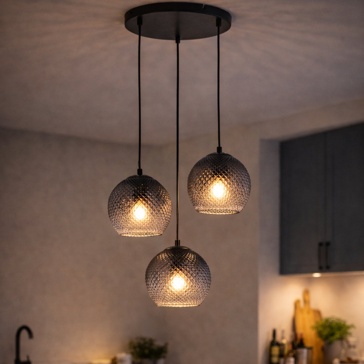 Hängeleuchte Lisa – 3-flammig – Geripptes Fade-Glas